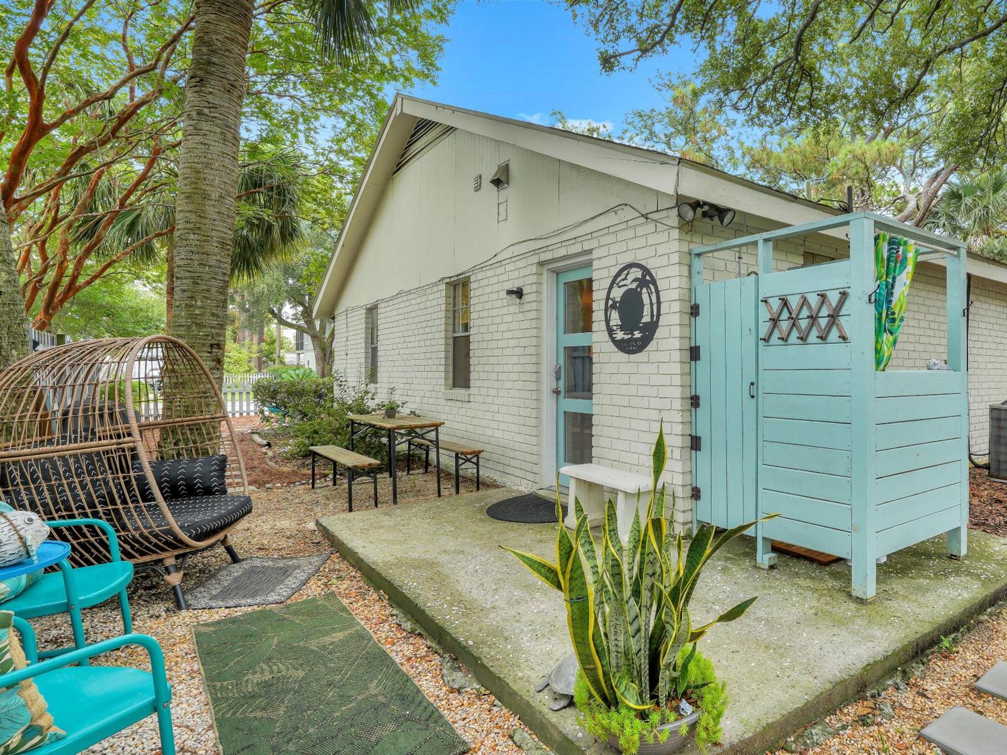 Salt Palms Cottage Тайби Айлънд Екстериор снимка
